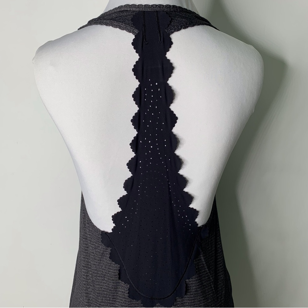 Lululemon Women's Black Gray Lace Back Racerback Striped Tank Top Size 4 - Picture 6 of 9